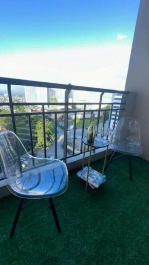 2BR near BGC & Makati. Karaoke, Netflix, Amazon Prime